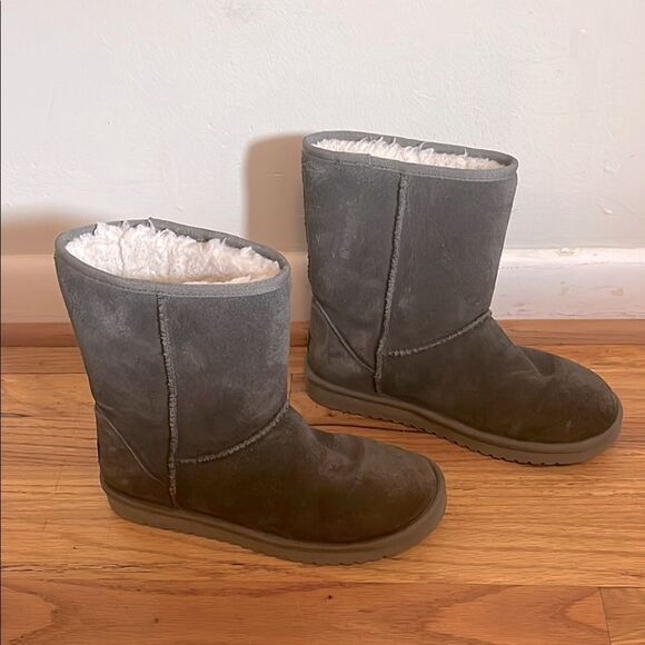 Koolaburra Gray Mid-Calf Boots with Plush Lining - Picture 1 of 8